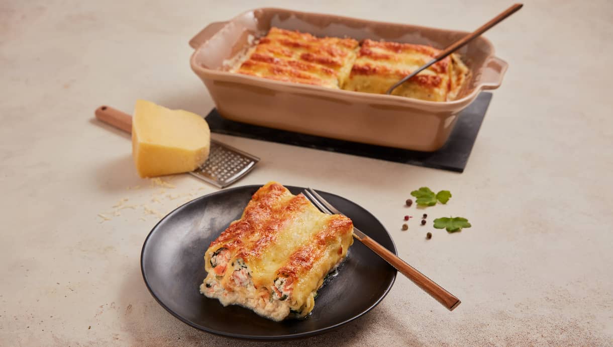 Cannellonis gratinados com salmão fumado, espinafres e requeijão