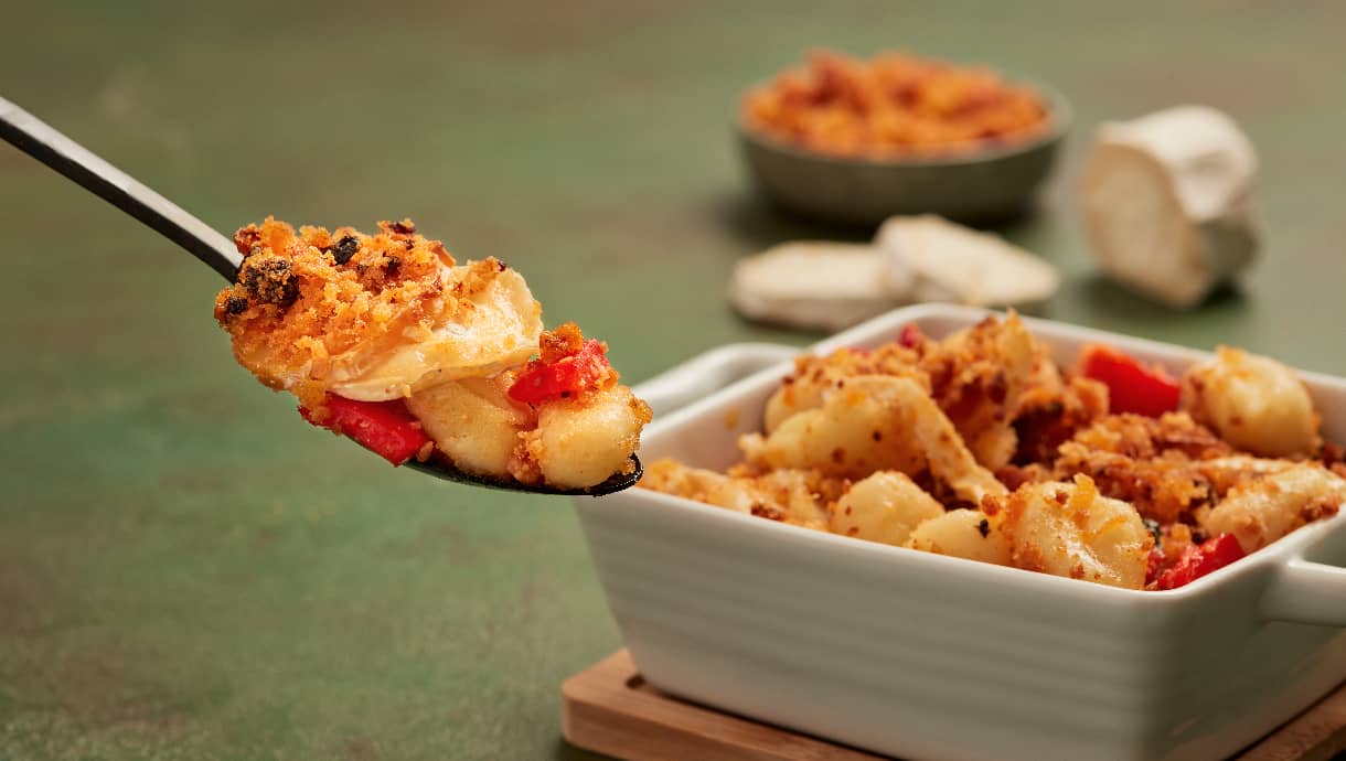 Nhoque gratinado com queijo cabra, coentros, pimento vermelho