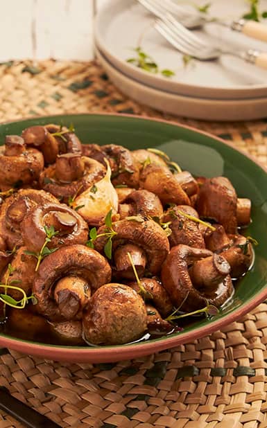 Salada de cogumelos com alhos e tomilho