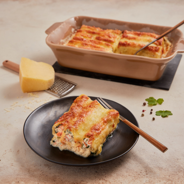 Cannellonis gratinados com salmão fumado, espinafres e requeijão